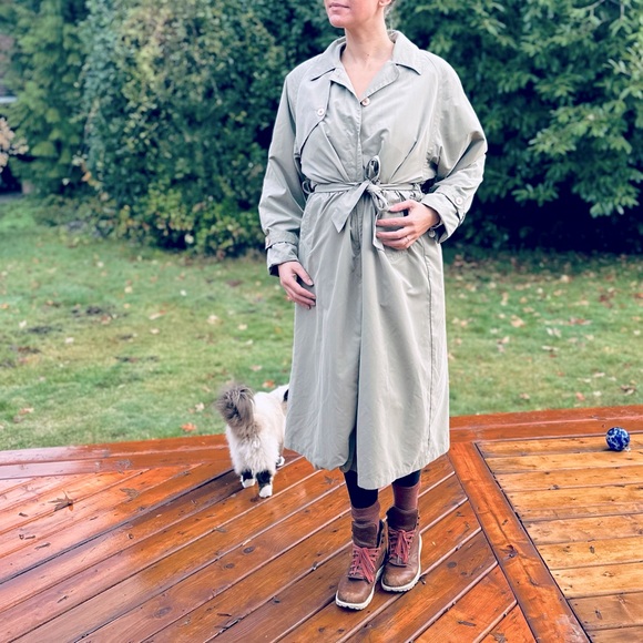 London Fog Women’s Vintage Trench, 16-M, Tan - Picture 9 of 9